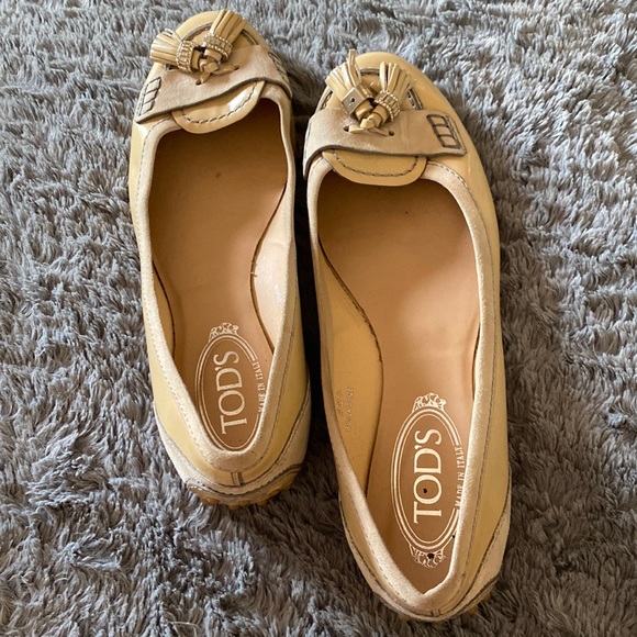 TOD’S Nude Patent Ballerinas - Picture 1 of 4